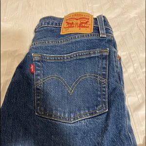 WOMENS LEVIS SIZE 27